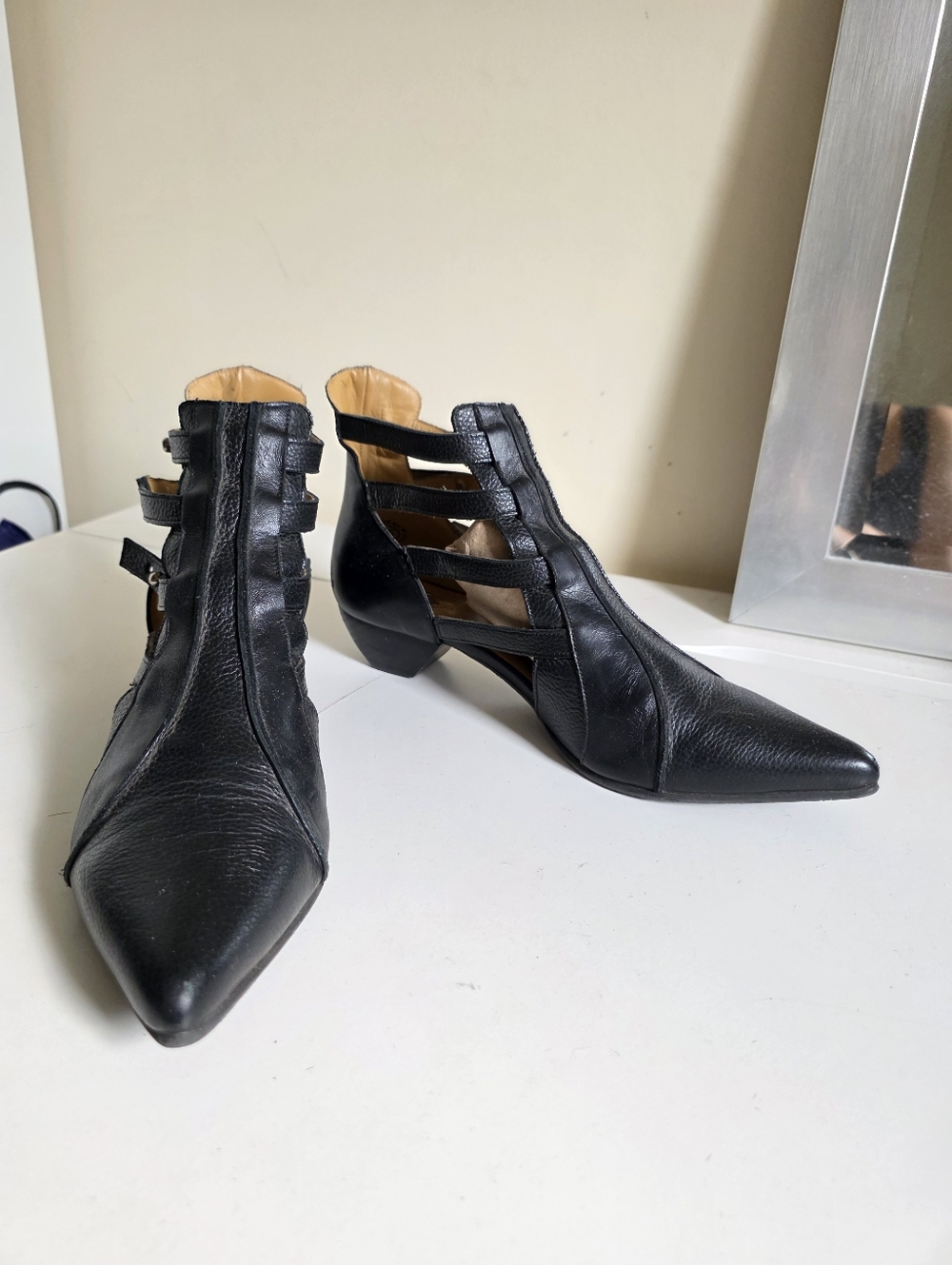 John Fluevog Truth Bekkie Strappy Leather Ankle Boots. Size 10.5